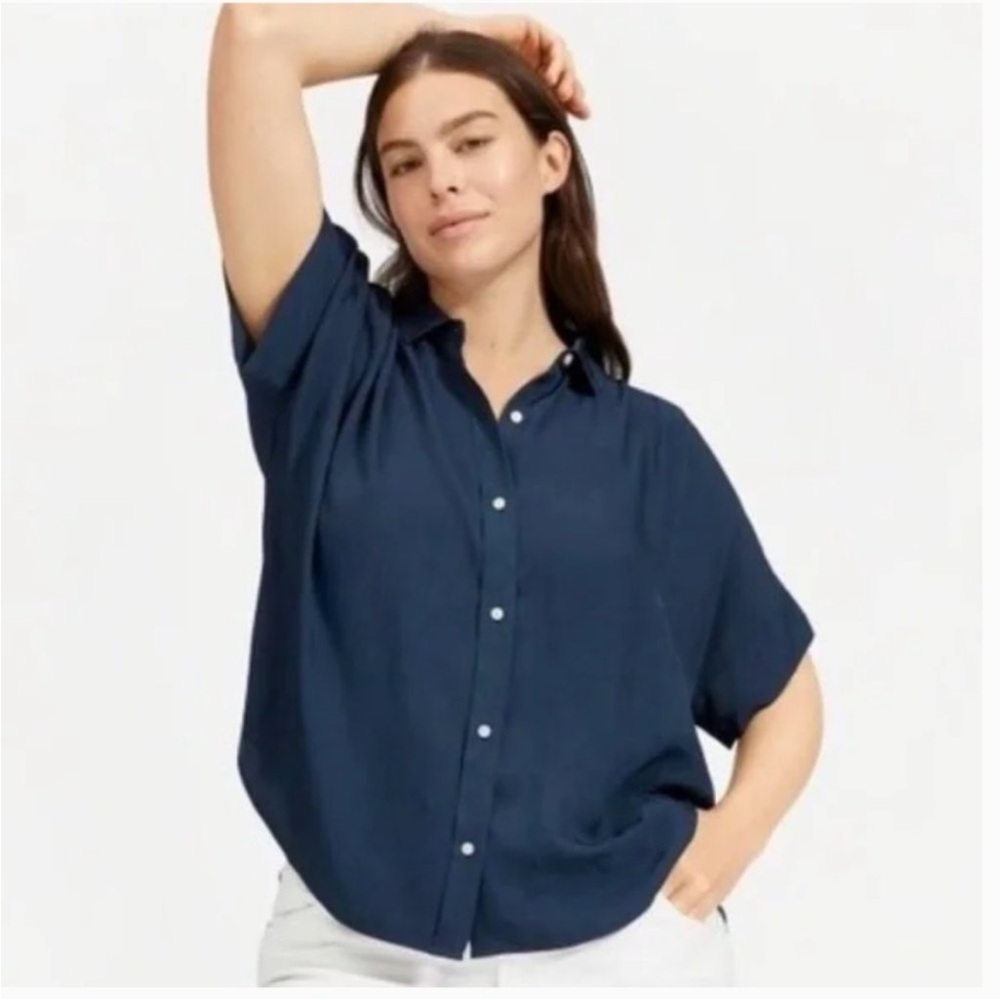 EVERLANE Japanese GoWeave light square shirt in black size 6